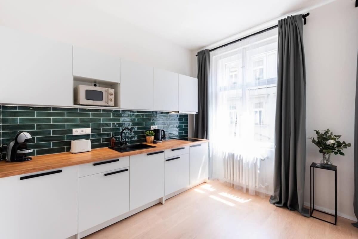 Unique Old Town 2br Oasis With Sofa Bed Appartement
