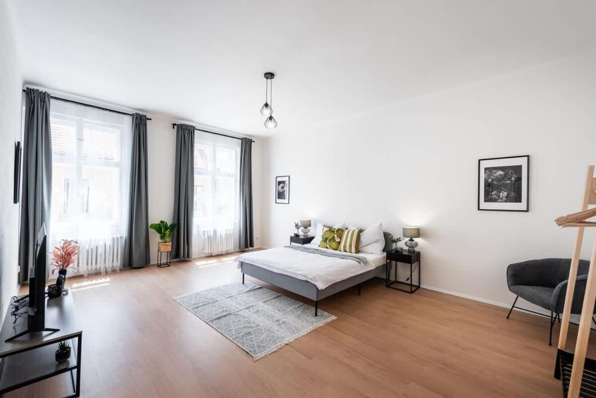 Appartement Unique Old Town 2br Oasis With Sofa Bed