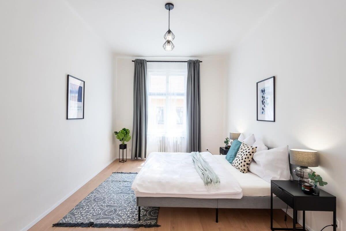 Appartement Unique Old Town 2br Oasis With Sofa Bed